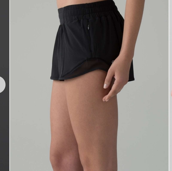 lululemon athletica Pants - Lululemon Hotty Hot Short II *2.5"